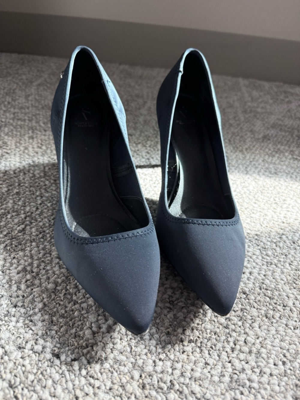 Simply Vera Pointed-Toe Women's Heels in Navy Blue